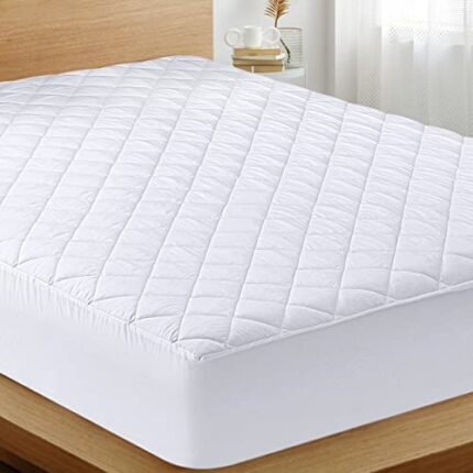 Utopia Bedding Quilted Fitted Mattress Pad (Full XL) - Elastic Fitted Mattress Protector - Mattress Cover Stretches up to 16 Inches Deep - Machin