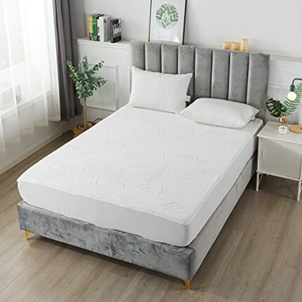 Simply Dream Bamboo Waterproof Mattress Protector – Waterproof Bed Sheet – Fitted Bed Cover (Double 135x190x35)