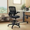 Flash Furniture Mid-Back Black Mesh Ergonomic Drafting Chair with Adjustable Foot Ring and Flip-Up Arms, Metall, Schwarz, 68.58 x 68.58 x 125.73