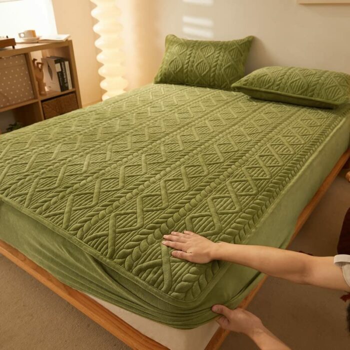 Extra Deep Pocket Fitted Sheet Flannel Sheet Set Solid Color Milk Fleece Mattress Pad Cover Dustproof mattress cover for Bedroom Apartment (Color