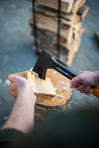 Fiskars Chopping Axe XS X7, Includes Storage and Carrying Case, Length: 35.5 cm, Non-Stick Coating, High Steel Blade/Fibreglass Handle, Black/Ora