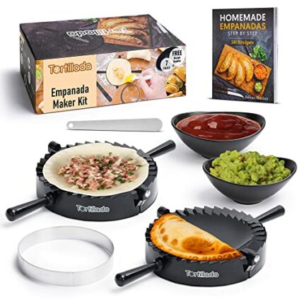 Tortillada – Large Empanada Maker Mold Kit (15.5 cm) / Set of 7 Pieces incl. Recipe Book, Ceramic Dip Bowls, Cookie Cutter, Knife