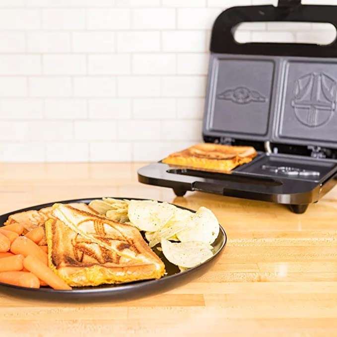 Star Wars Mandalorian Grilled Cheese Maker - UK Plug