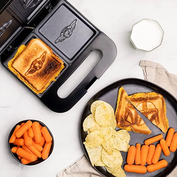 Star Wars Mandalorian Grilled Cheese Maker - UK Plug